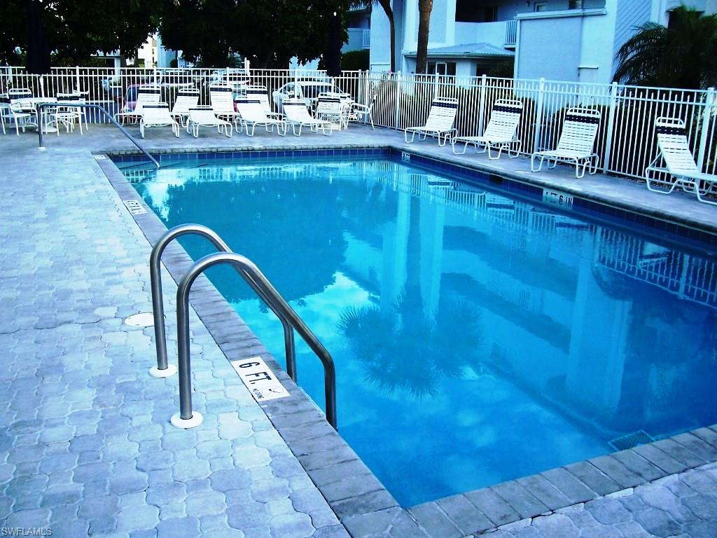 ROYAL PELICAN TOWNHOUSE - Residential