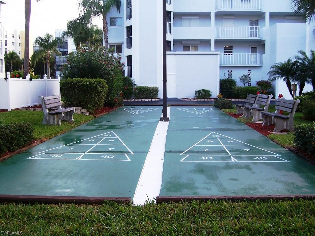 ROYAL PELICAN TOWNHOUSE - Residential