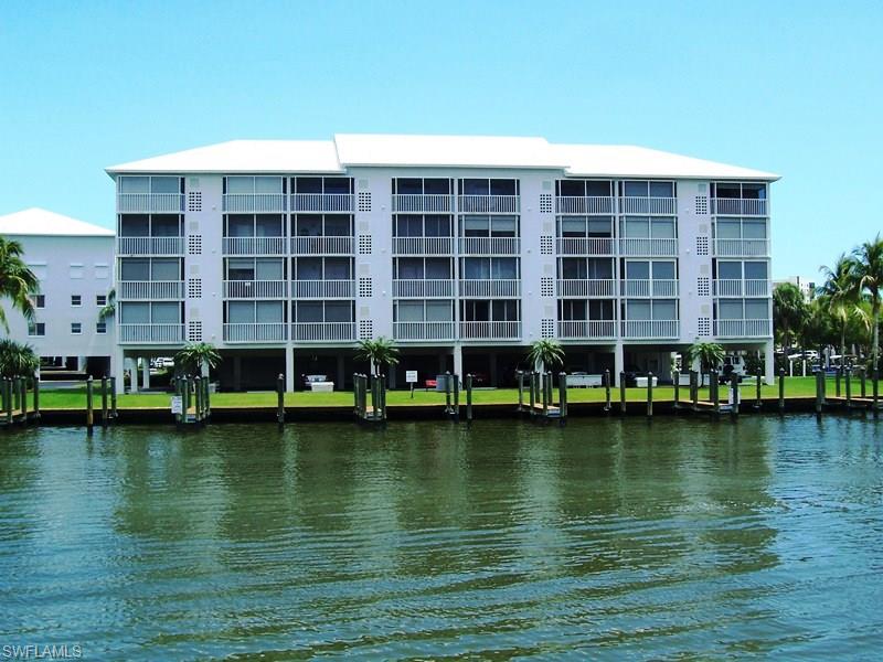 ROYAL PELICAN TOWNHOUSE - Residential