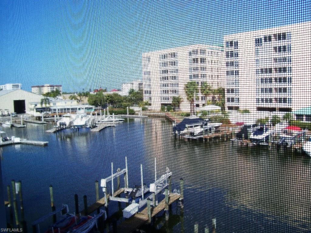 ROYAL PELICAN TOWNHOUSE - Residential