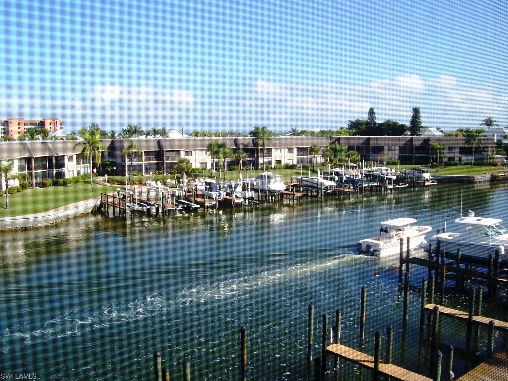 ROYAL PELICAN TOWNHOUSE - Residential