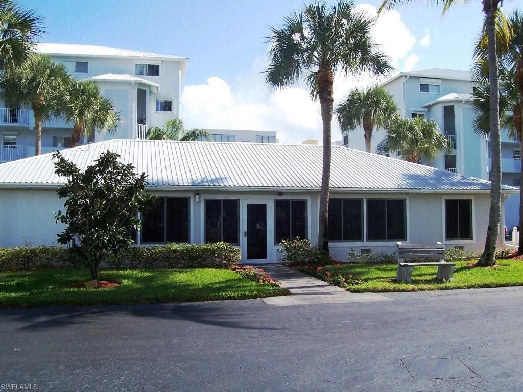 ROYAL PELICAN TOWNHOUSE - Residential