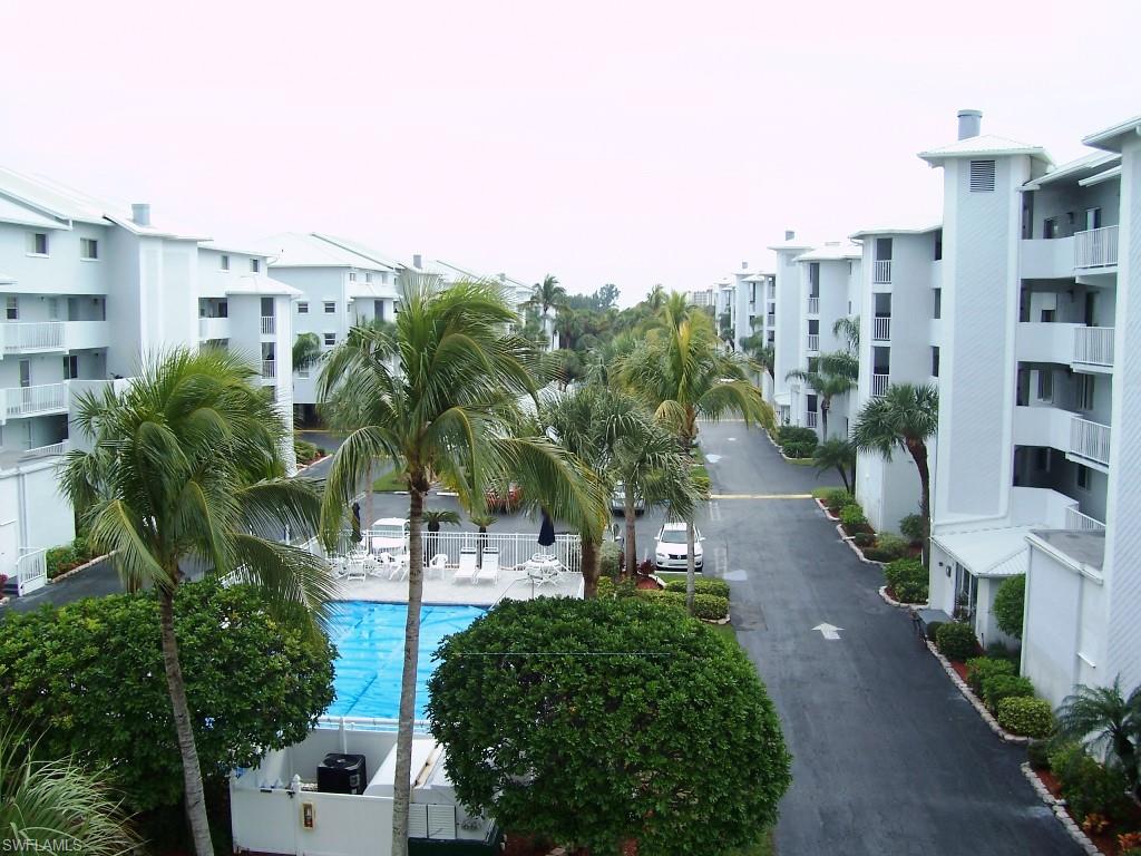 ROYAL PELICAN TOWNHOUSE - Residential