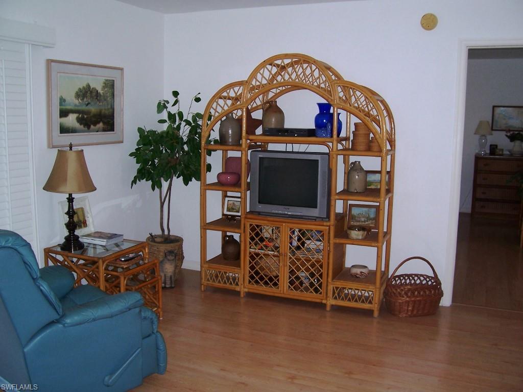 ROYAL PELICAN TOWNHOUSE - Residential