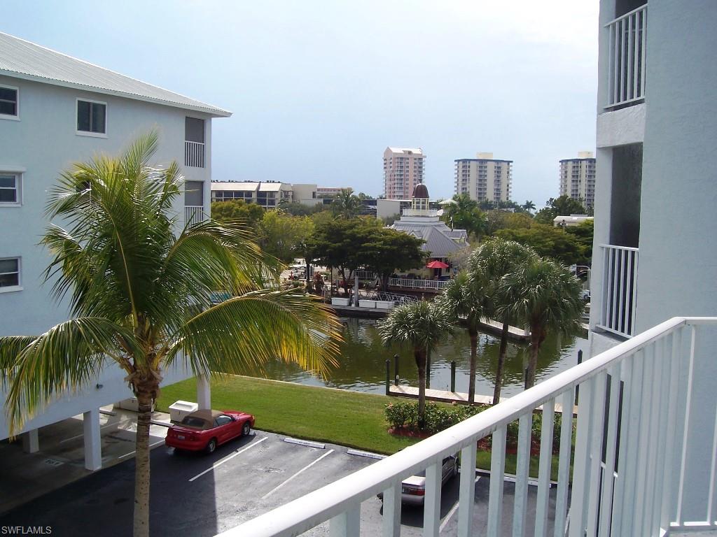 ROYAL PELICAN TOWNHOUSE - Residential