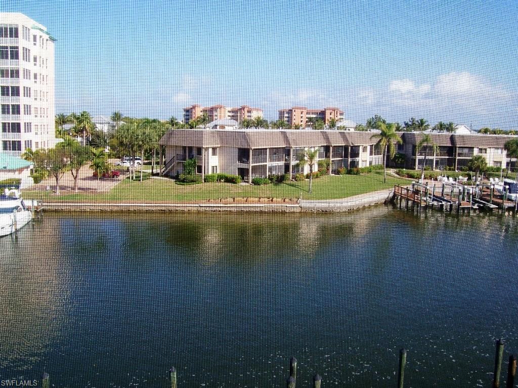 ROYAL PELICAN TOWNHOUSE - Residential