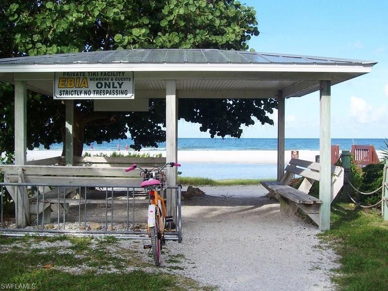 ROYAL PELICAN TOWNHOUSE - Residential