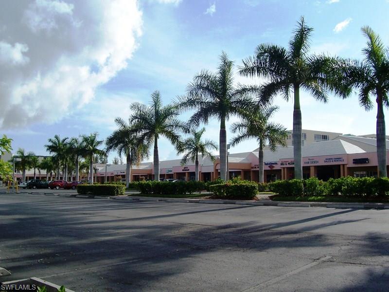 ROYAL PELICAN TOWNHOUSE - Residential