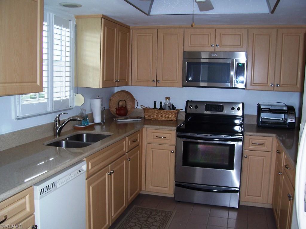 ROYAL PELICAN TOWNHOUSE - Residential