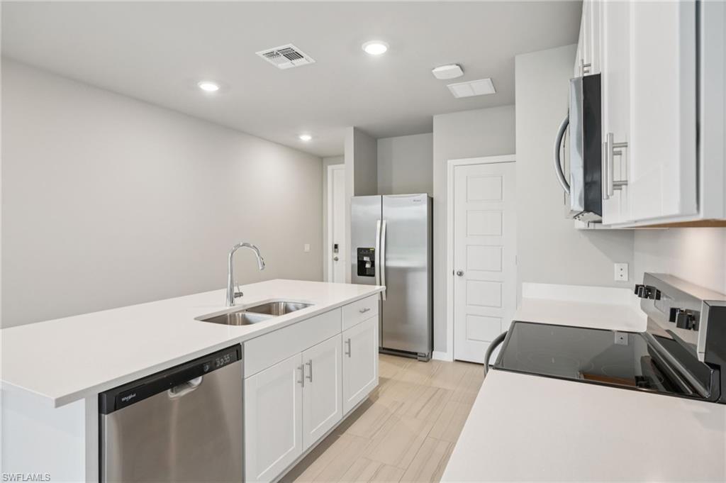 CRESCENT LAKES - Residential