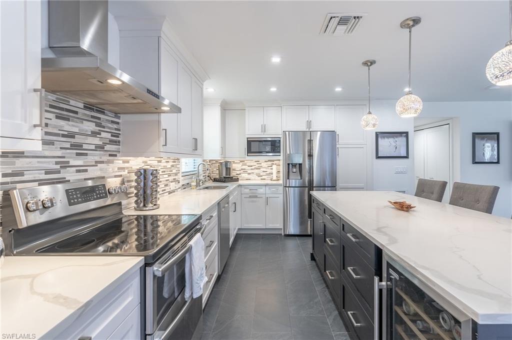 ROYAL BAY VILLAS - Residential