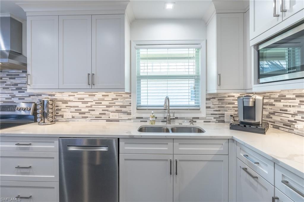 ROYAL BAY VILLAS - Residential