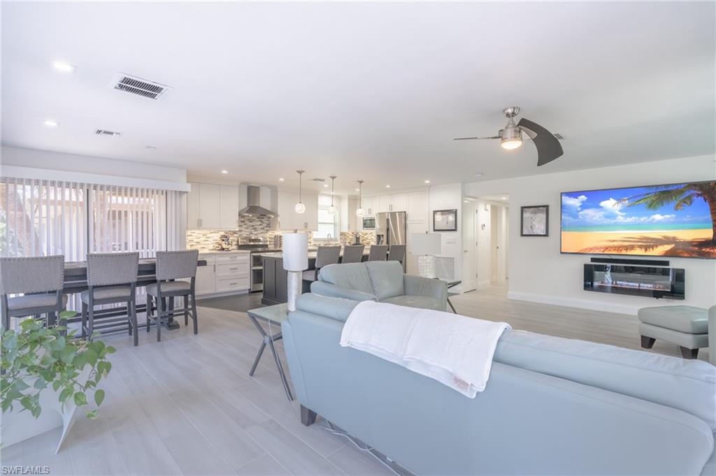 ROYAL BAY VILLAS - Residential