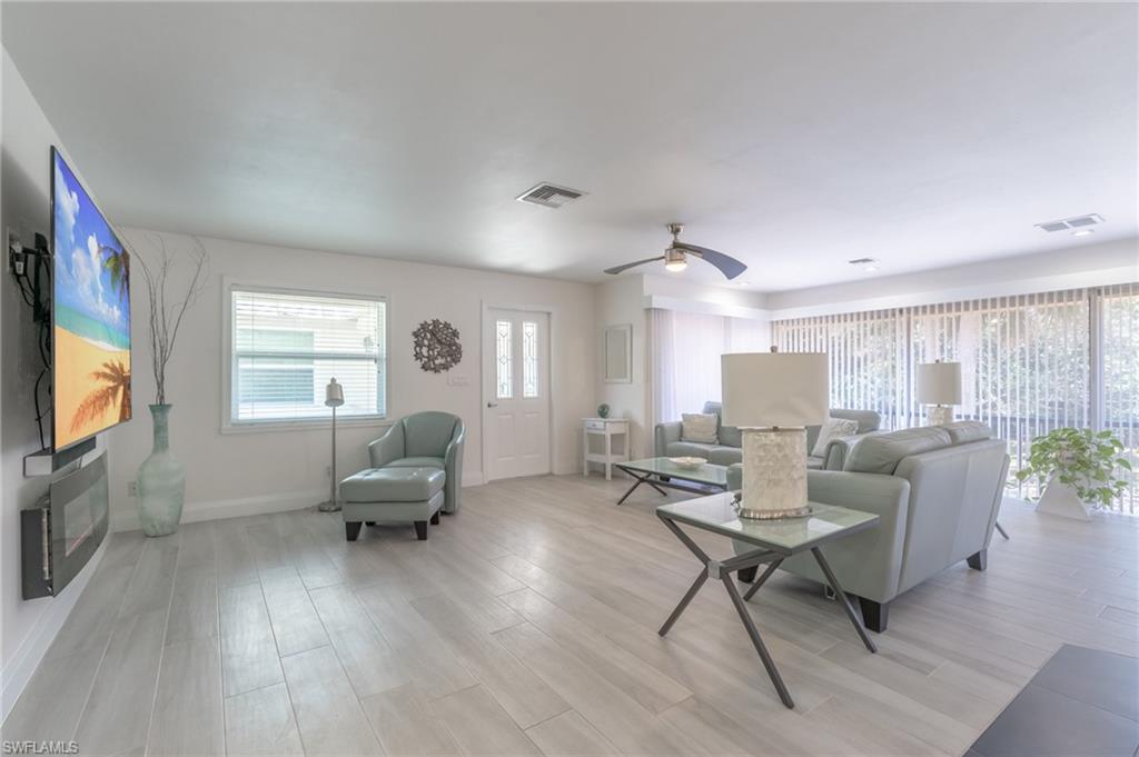 ROYAL BAY VILLAS - Residential