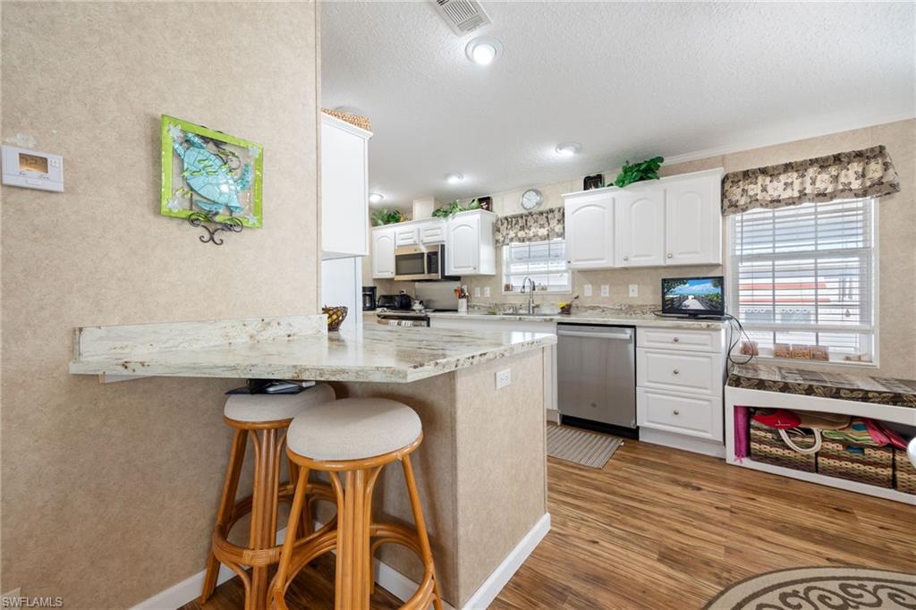 SIX LAKES COUNTRY CLUB - Residential