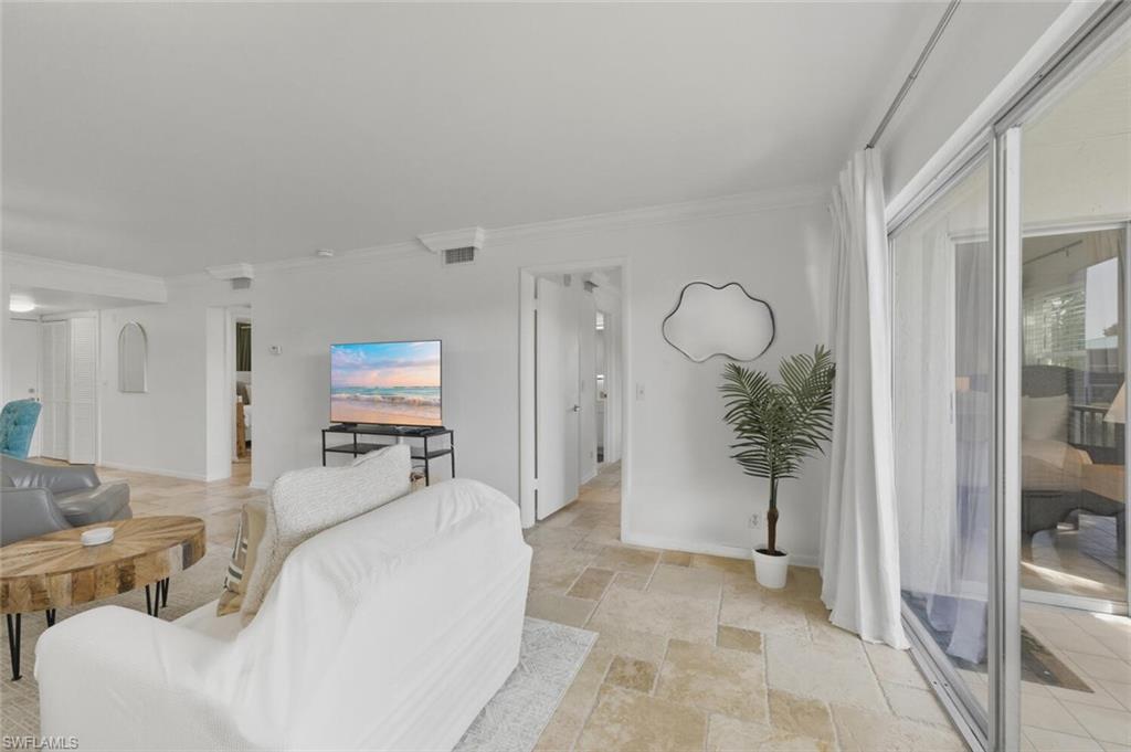 CHATEAU SUZANNE - Residential Lease