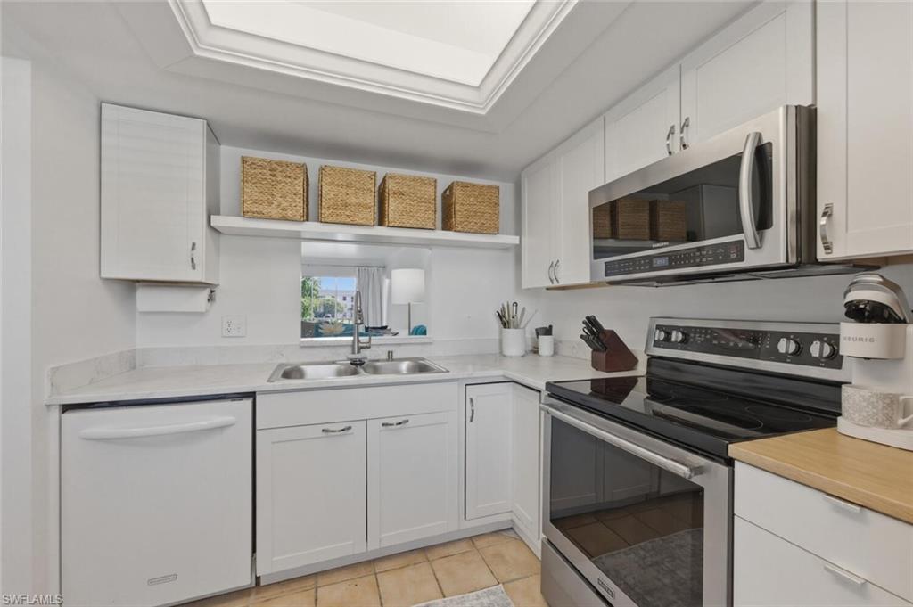 CHATEAU SUZANNE - Residential Lease