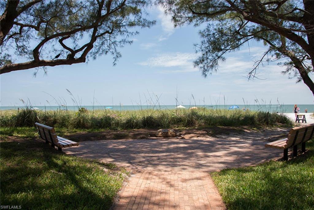 CHATEAU SUZANNE - Residential Lease