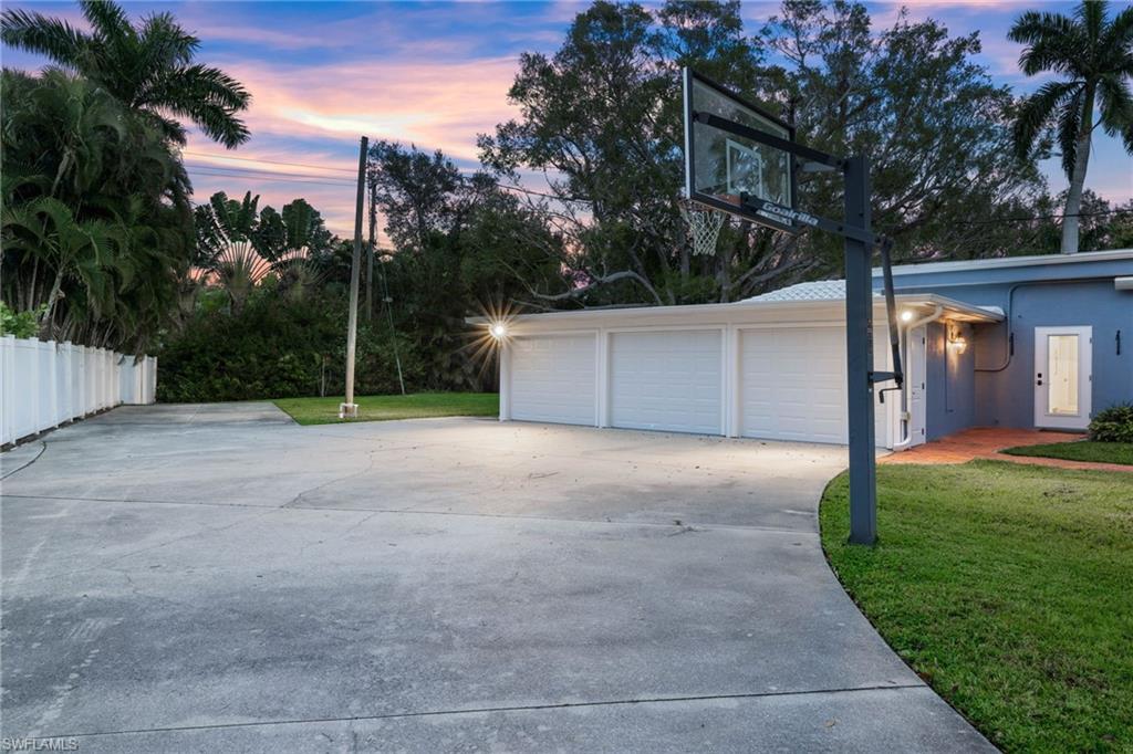 YORK MANOR - Residential