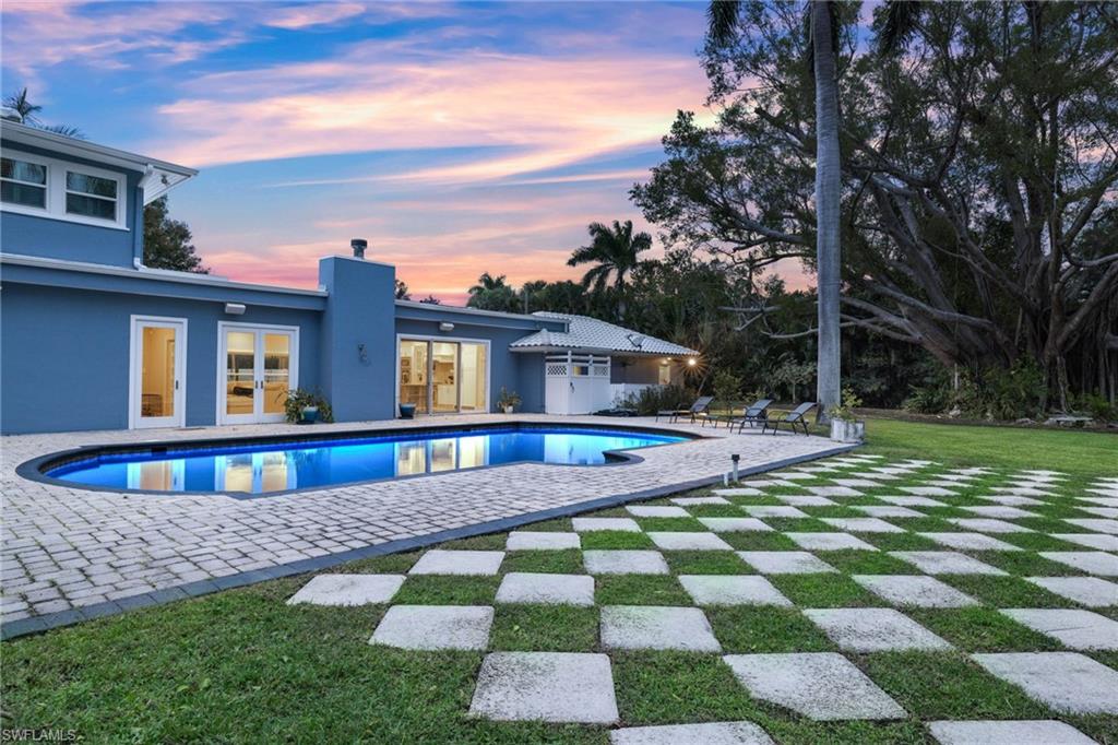 YORK MANOR - Residential