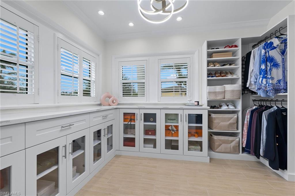 YORK MANOR - Residential