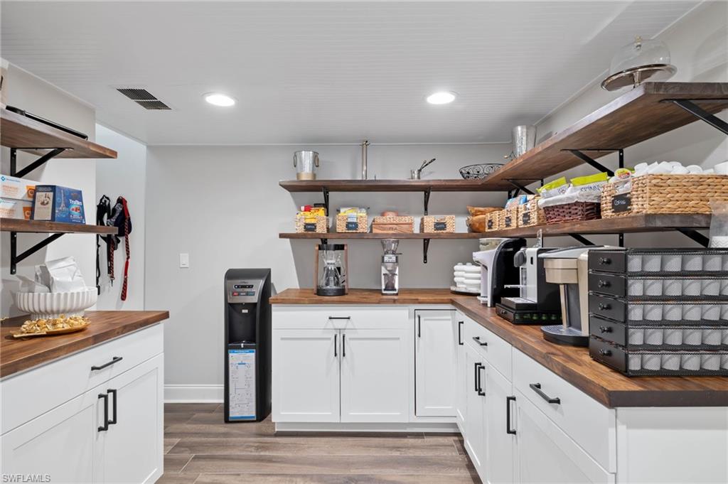 YORK MANOR - Residential