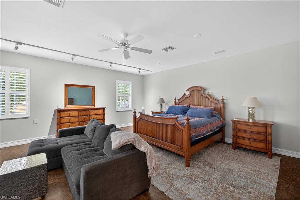 COLONIAL OAKS - Residential