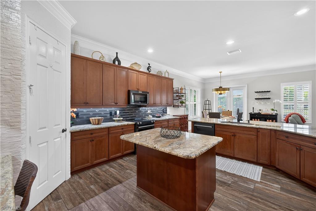 COLONIAL OAKS - Residential