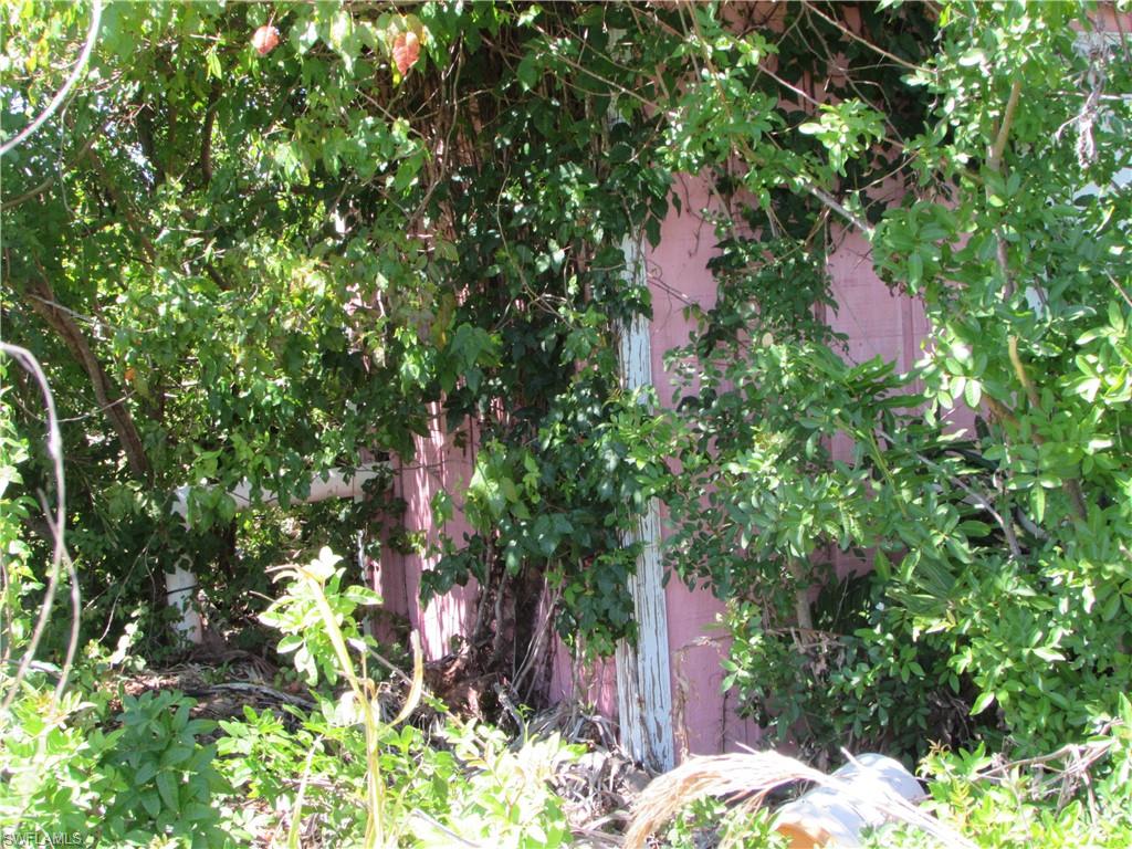 METES AND BOUNDS - Land