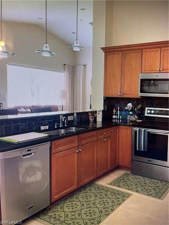 VALENCIA COUNTRY CLUB - Residential Lease