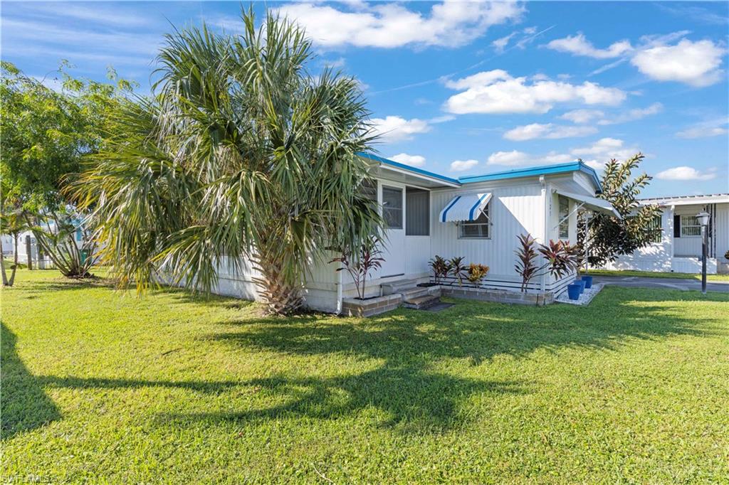 HOLIDAY MANOR - Residential