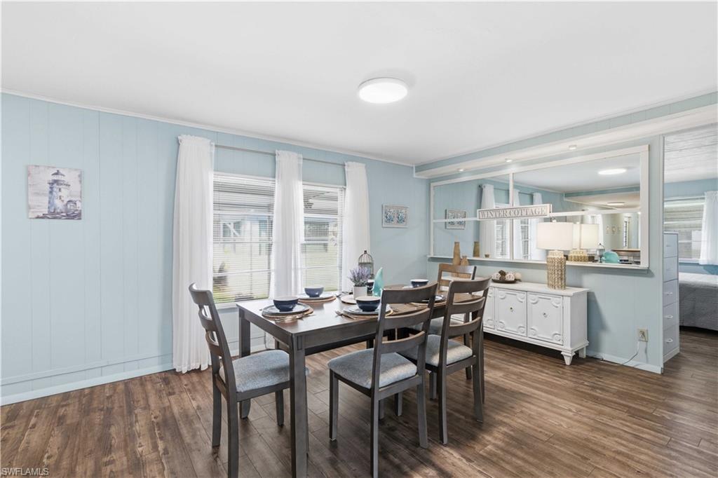 HOLIDAY MANOR - Residential