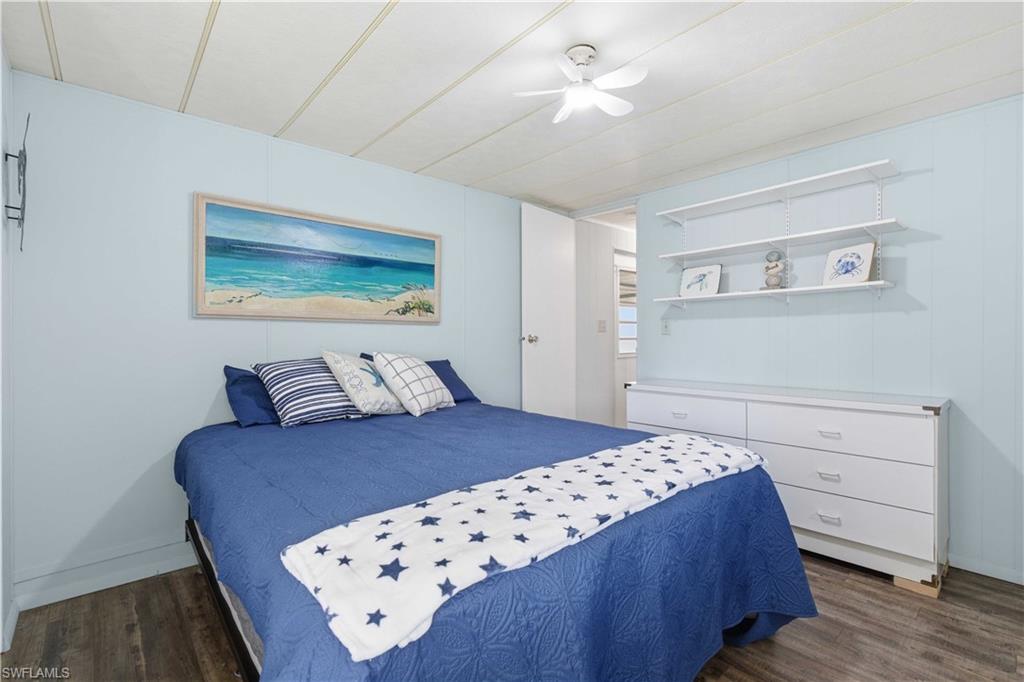 HOLIDAY MANOR - Residential