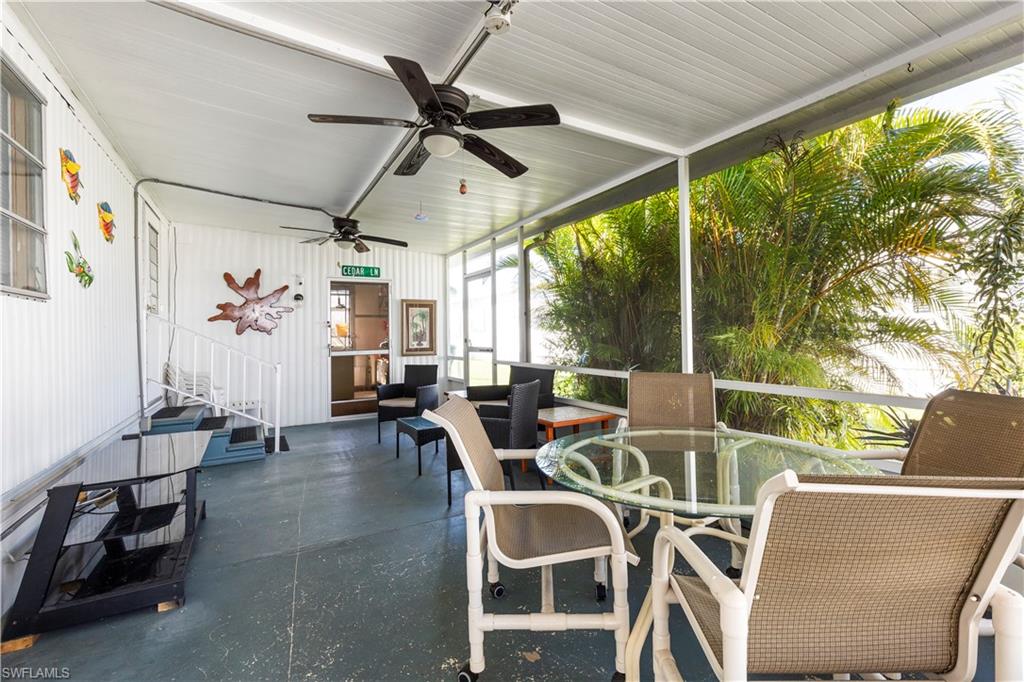 HOLIDAY MANOR - Residential