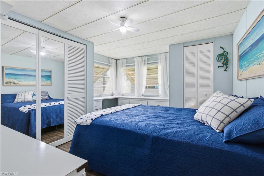 HOLIDAY MANOR - Residential