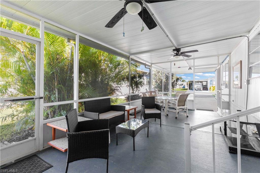 HOLIDAY MANOR - Residential