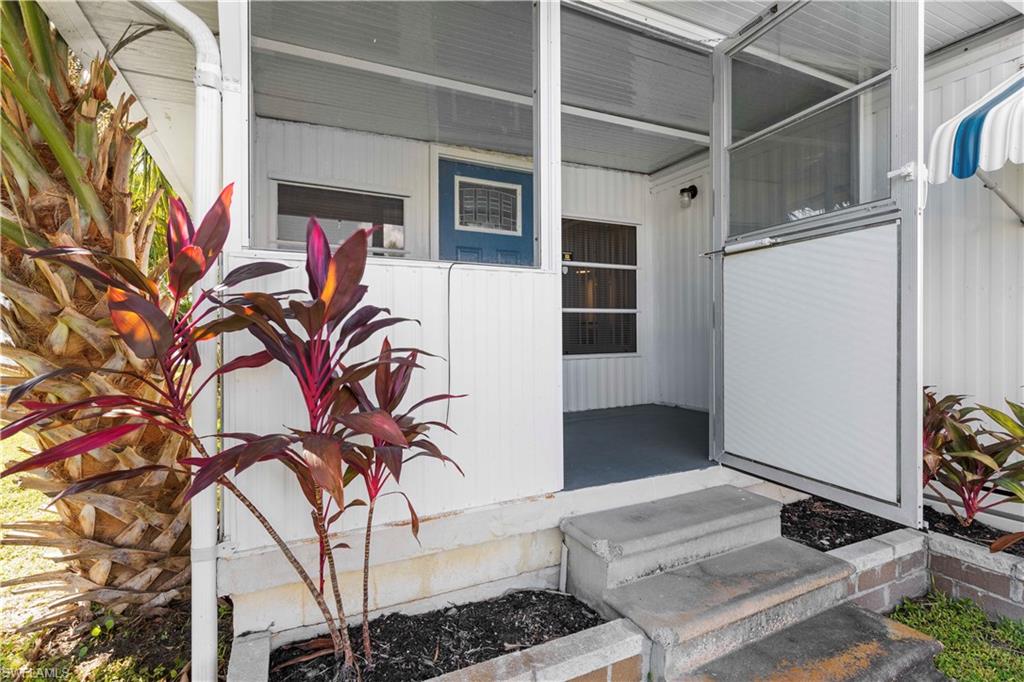 HOLIDAY MANOR - Residential