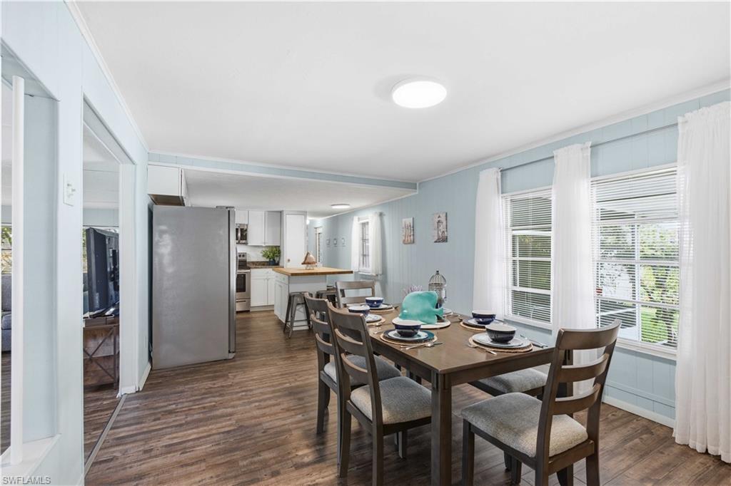 HOLIDAY MANOR - Residential