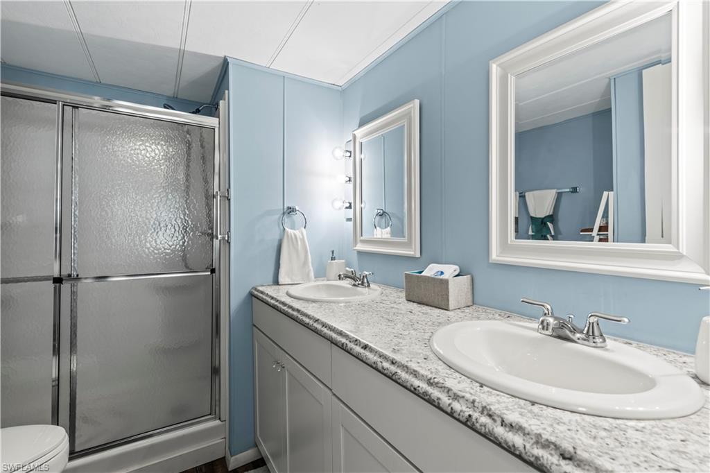 HOLIDAY MANOR - Residential