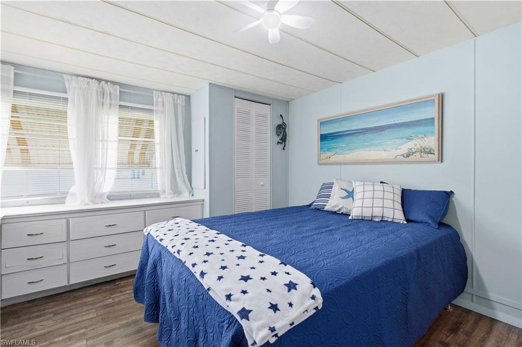 HOLIDAY MANOR - Residential