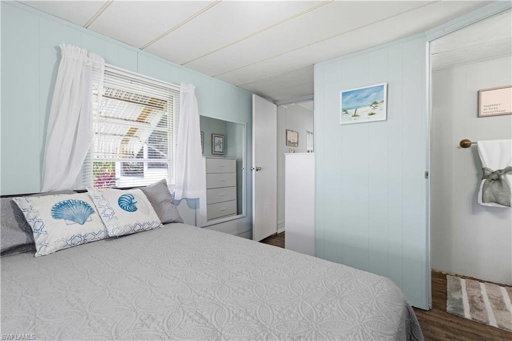 HOLIDAY MANOR - Residential