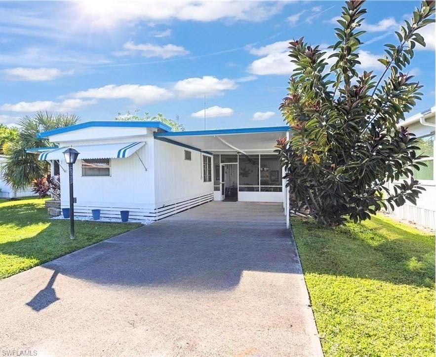 HOLIDAY MANOR - Residential