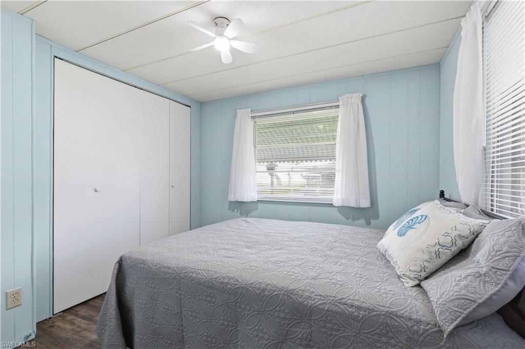 HOLIDAY MANOR - Residential