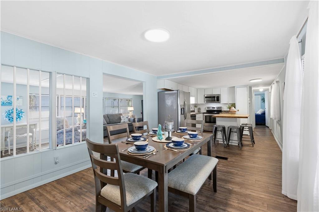 HOLIDAY MANOR - Residential