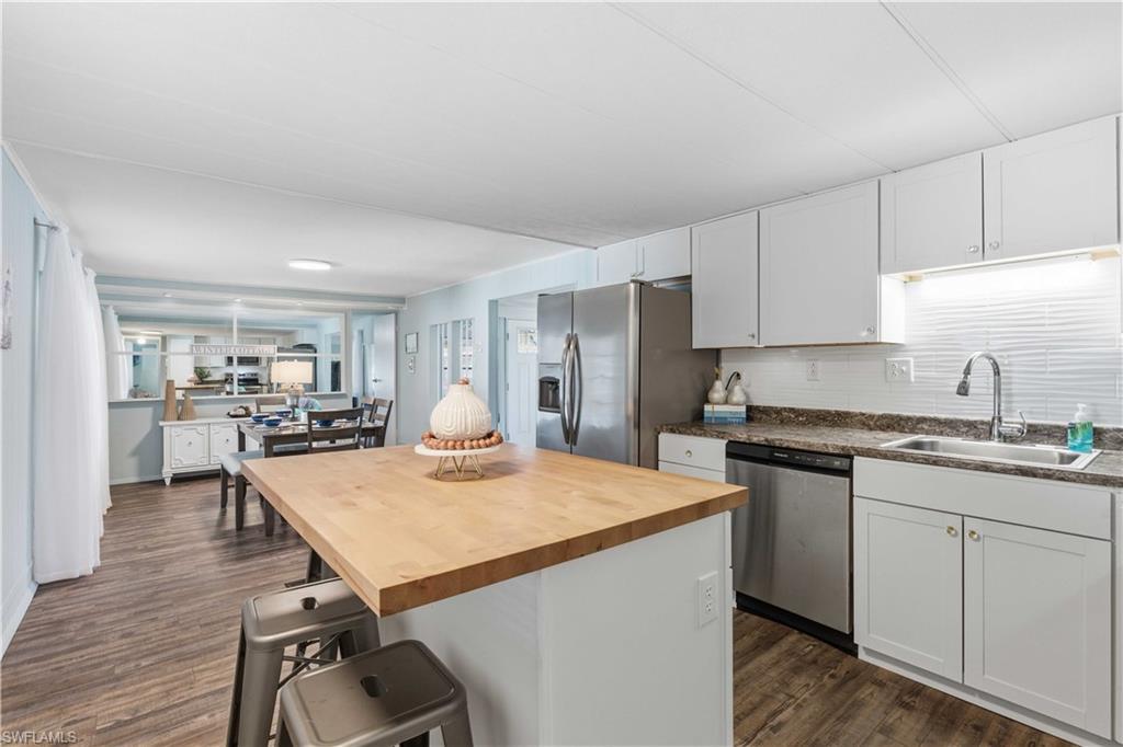 HOLIDAY MANOR - Residential