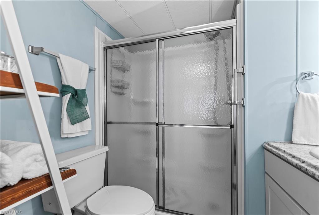 HOLIDAY MANOR - Residential