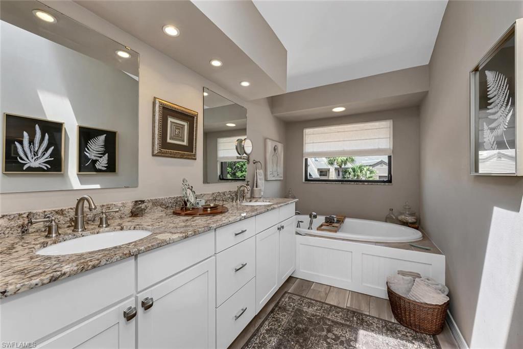 OAKWOOD VILLAS - Residential