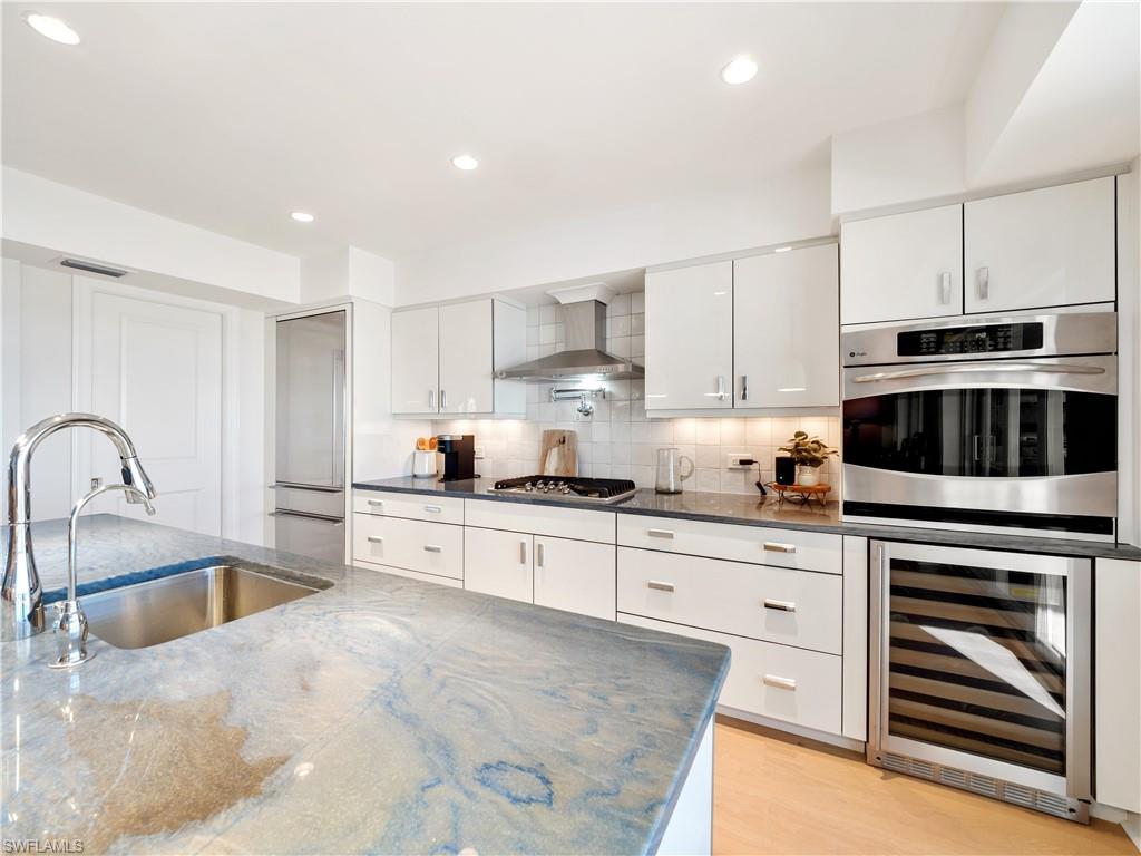 SUNSET CAPTIVA - Residential