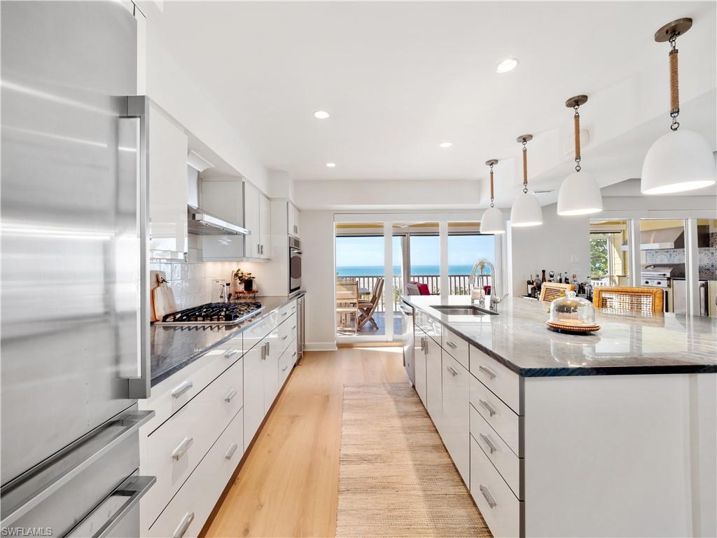 SUNSET CAPTIVA - Residential