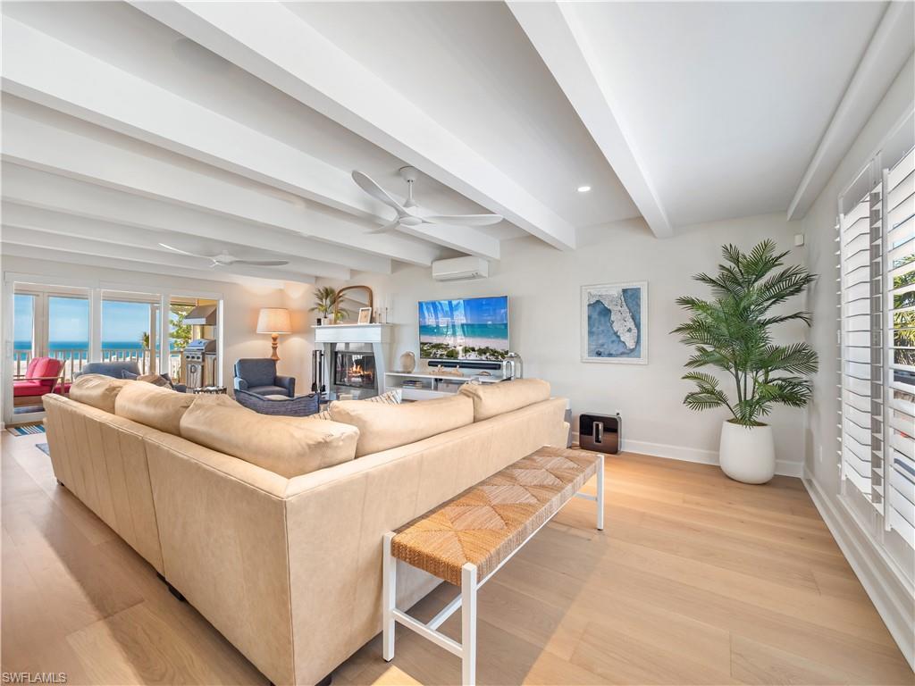 SUNSET CAPTIVA - Residential